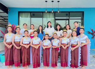 ตัวแทนนักเรียนเข้าร่วมกิจกรรมประเพณีลอยกระทงของทางเทศบาลตำบลผักปัง